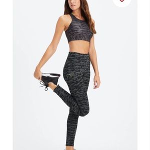 Fabletics High-Waisted Legging Pewter Tigress, XL